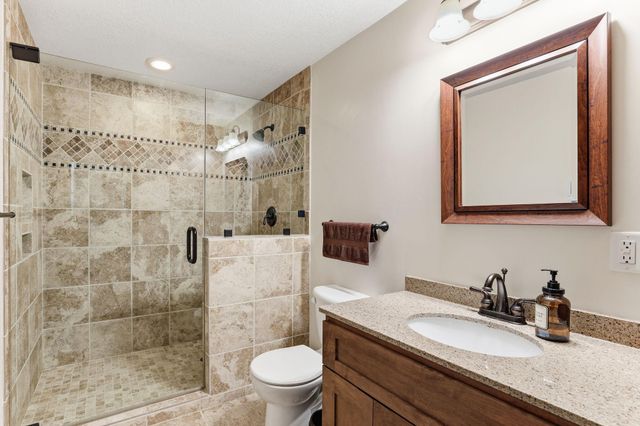 3907 Gresham Circle N, Oakdale, MN 55128