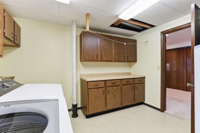 3907 Gresham Circle N, Oakdale, MN 55128