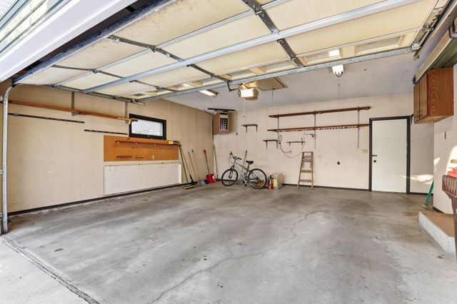 3907 Gresham Circle N, Oakdale, MN 55128