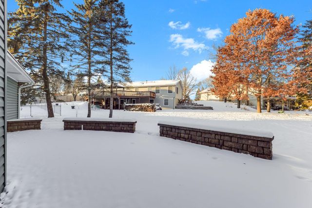 3907 Gresham Circle N, Oakdale, MN 55128