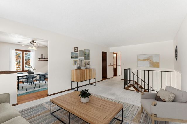 3907 Gresham Circle N, Oakdale, MN 55128