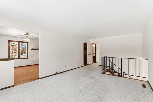 3907 Gresham Circle N, Oakdale, MN 55128