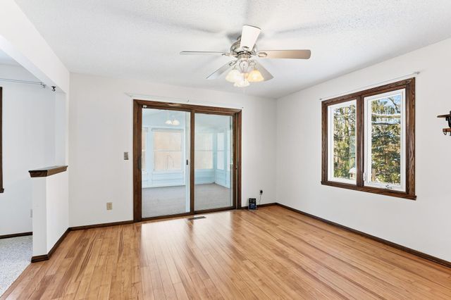 3907 Gresham Circle N, Oakdale, MN 55128