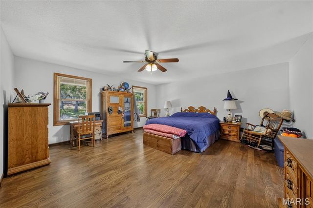 1574 Turkeyfoot Road, Bourbon, MO 65441