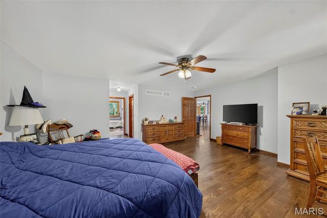 1574 Turkeyfoot Road, Bourbon, MO 65441