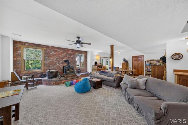 1574 Turkeyfoot Road, Bourbon, MO 65441