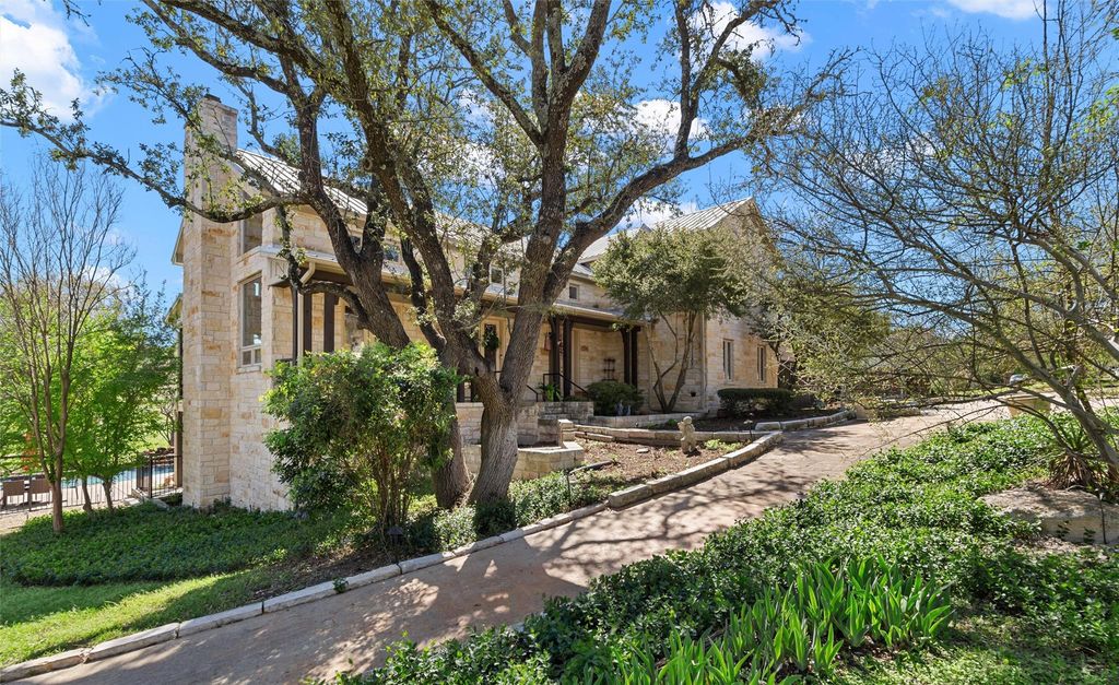 913 Southridge RD, Salado, TX 76571