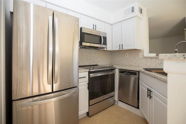 8711 FANCY FINCH DRIVE 101, Tampa, FL 33614