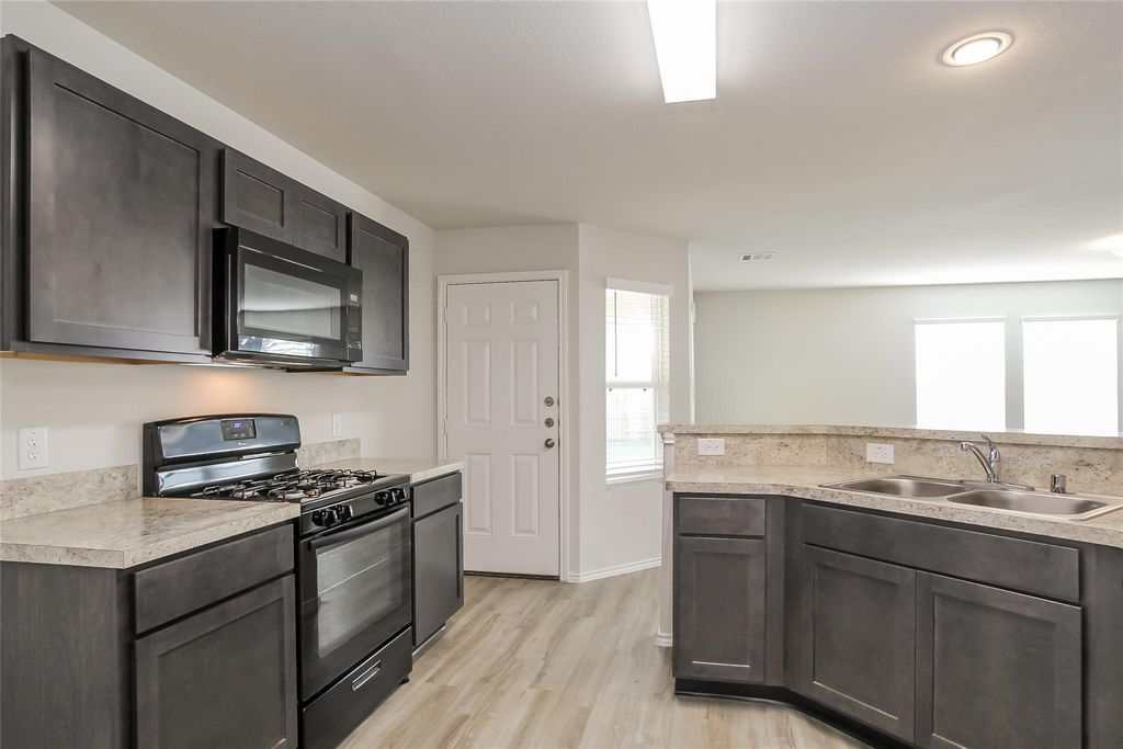 8522 Middleton Oaks Circle, Houston, TX 77028