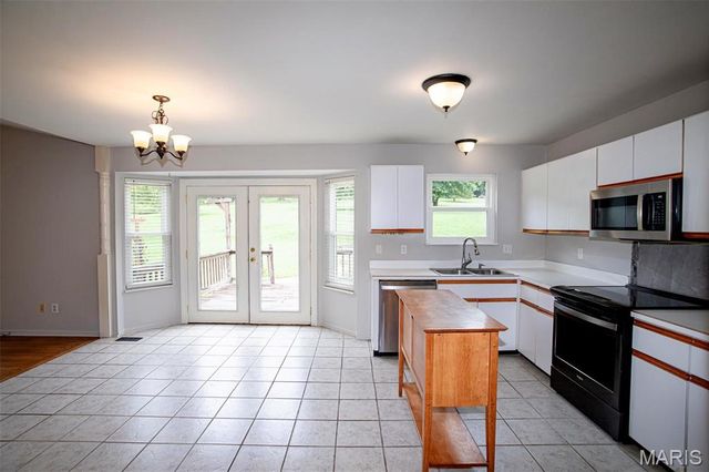 8417 Saint Andrews Lane, House Springs, MO 63051