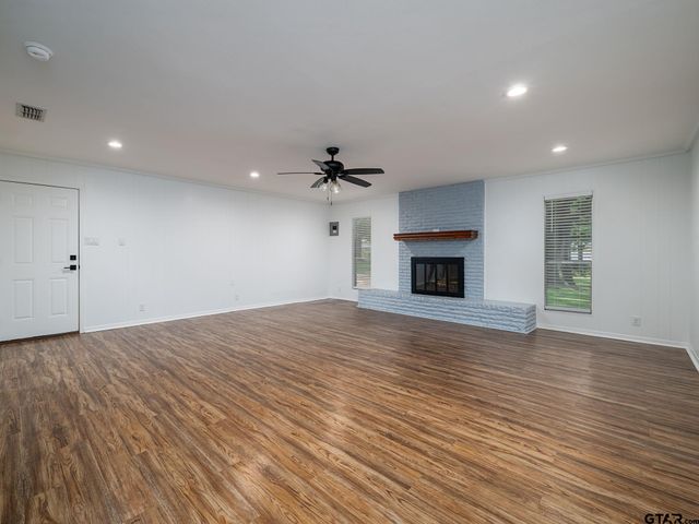 423 Hardee Dr, Chandler, TX 75758