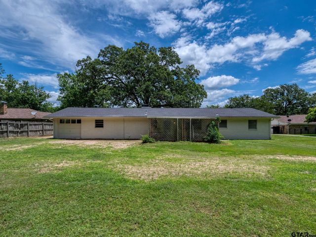 423 Hardee Dr, Chandler, TX 75758