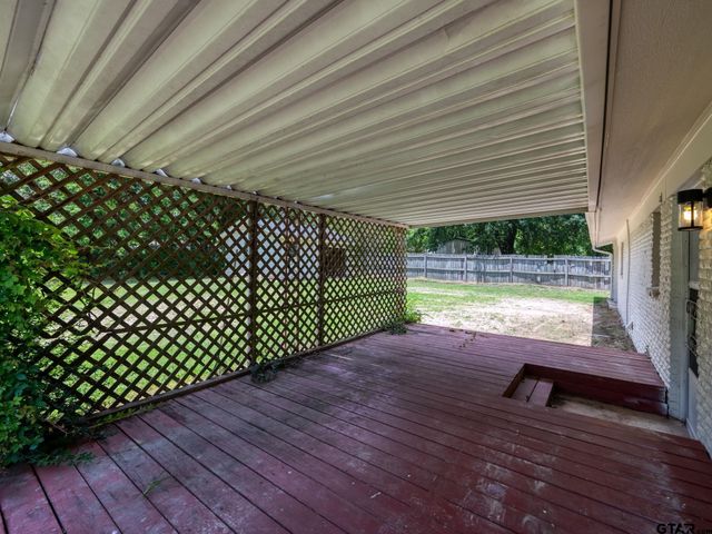 423 Hardee Dr, Chandler, TX 75758