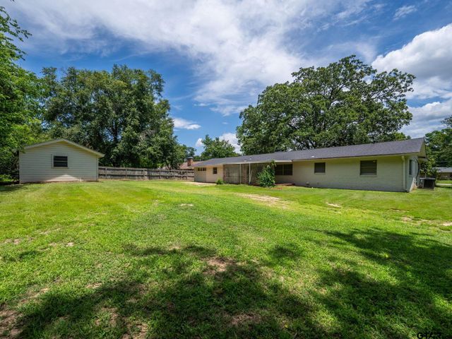 423 Hardee Dr, Chandler, TX 75758