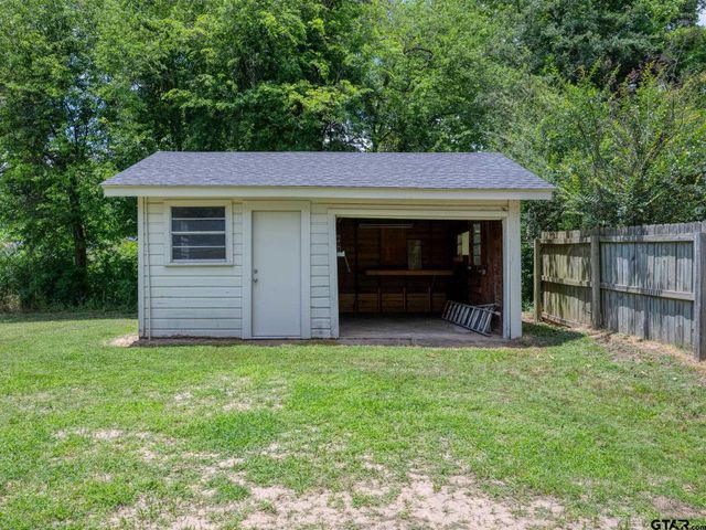 423 Hardee Dr, Chandler, TX 75758