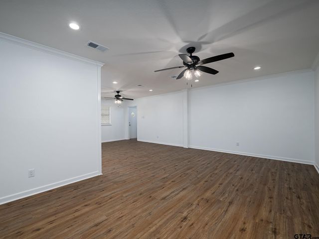 423 Hardee Dr, Chandler, TX 75758