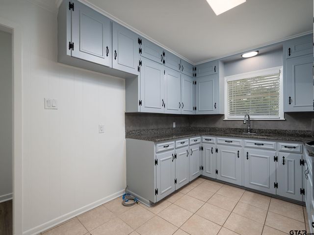 423 Hardee Dr, Chandler, TX 75758