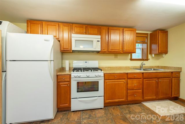 90 Pine Forest Drive, Weaverville, NC 28787