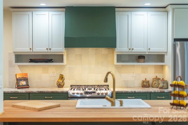 90 Pine Forest Drive, Weaverville, NC 28787