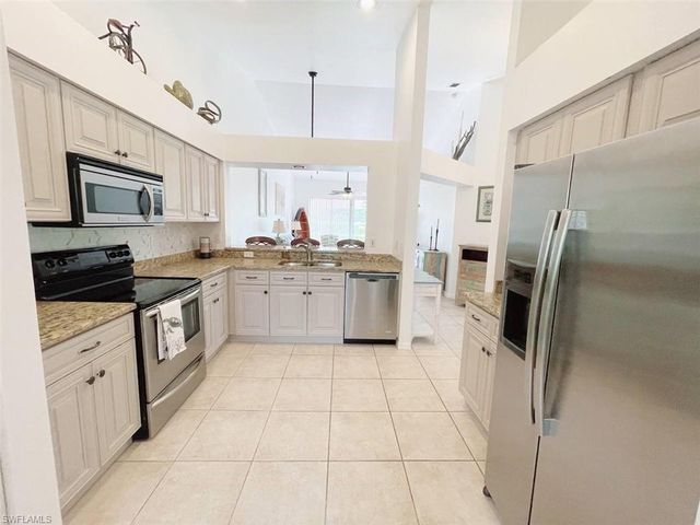 2037 Crown Pointe BLVD, Naples, FL 34112