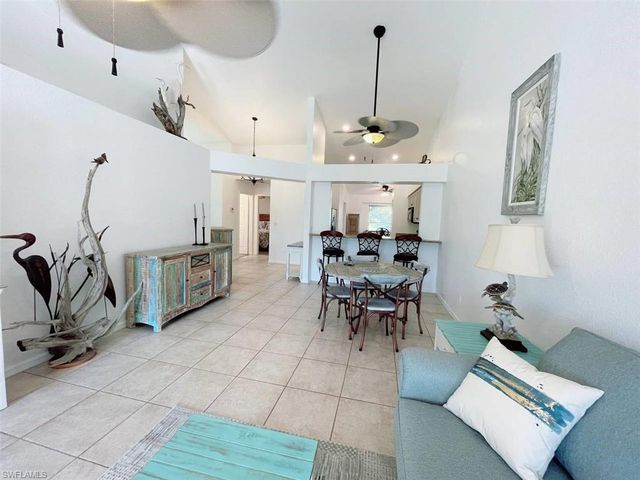 2037 Crown Pointe BLVD, Naples, FL 34112