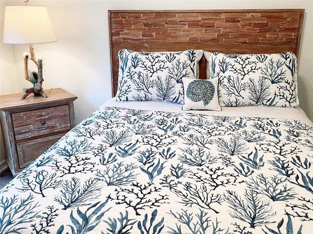 2037 Crown Pointe BLVD, Naples, FL 34112