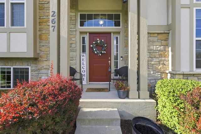 267 Garrett Circle, Carol Stream, IL 60188