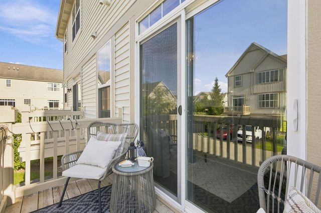 267 Garrett Circle, Carol Stream, IL 60188