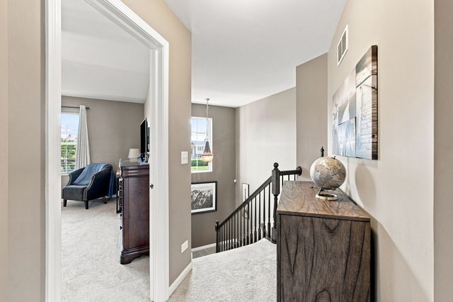 267 Garrett Circle, Carol Stream, IL 60188