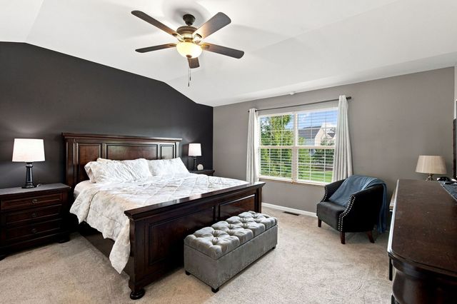 267 Garrett Circle, Carol Stream, IL 60188
