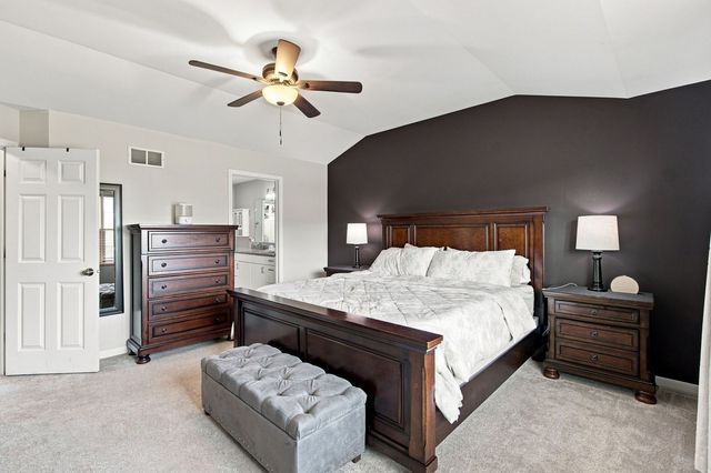 267 Garrett Circle, Carol Stream, IL 60188