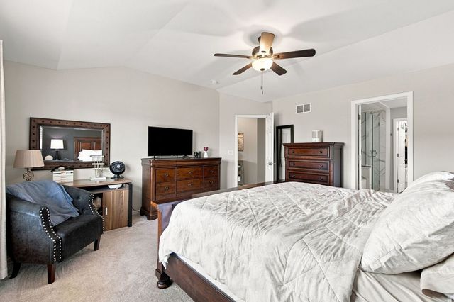 267 Garrett Circle, Carol Stream, IL 60188