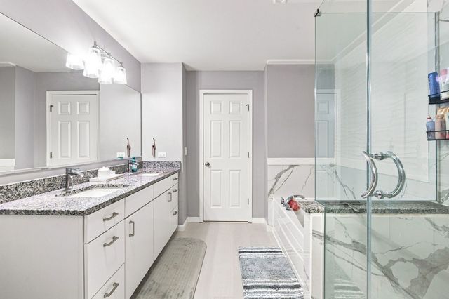 267 Garrett Circle, Carol Stream, IL 60188