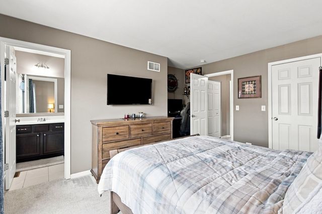 267 Garrett Circle, Carol Stream, IL 60188