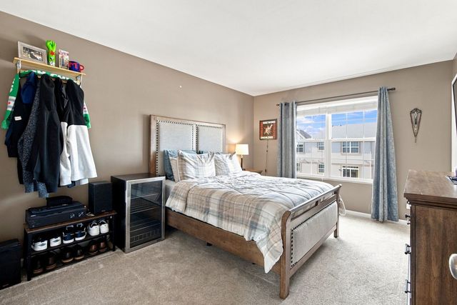 267 Garrett Circle, Carol Stream, IL 60188