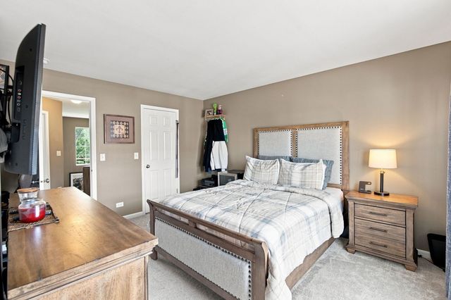 267 Garrett Circle, Carol Stream, IL 60188