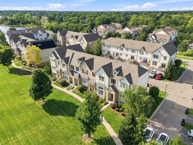 267 Garrett Circle, Carol Stream, IL 60188