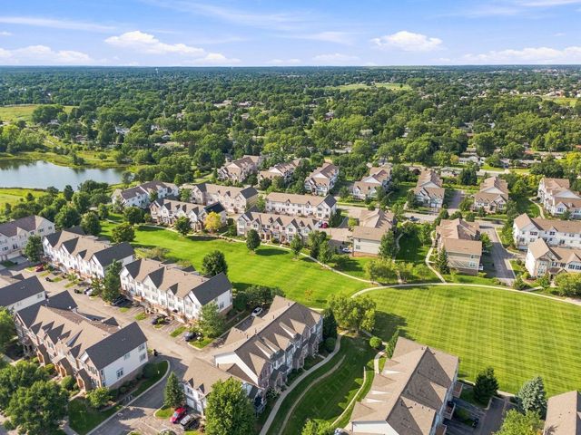267 Garrett Circle, Carol Stream, IL 60188