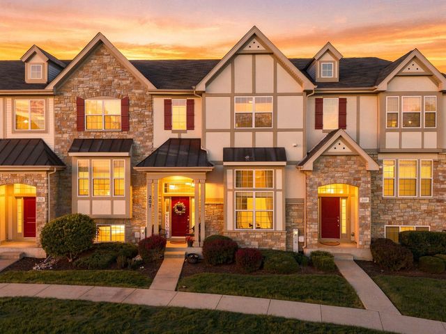 267 Garrett Circle, Carol Stream, IL 60188