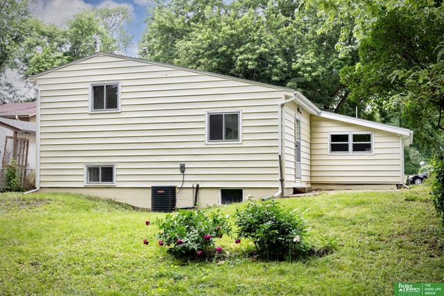 1807 Warren Street, Bellevue, NE 68005