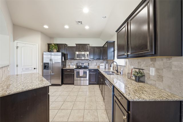 3906 S Maple Avenue, Sand Springs, OK 74063