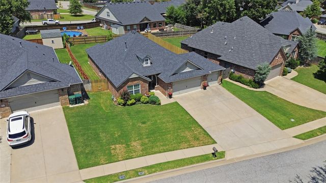 3906 S Maple Avenue, Sand Springs, OK 74063