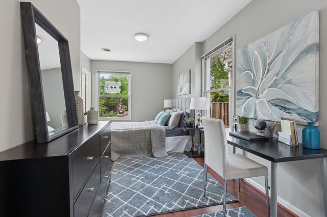 1006 Foster Street, Evanston, IL 60201
