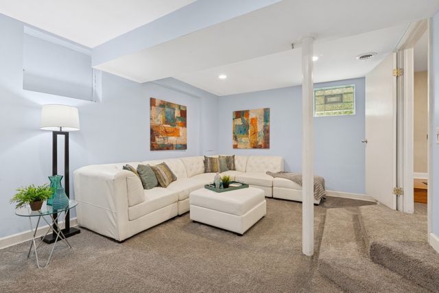 1006 Foster Street, Evanston, IL 60201