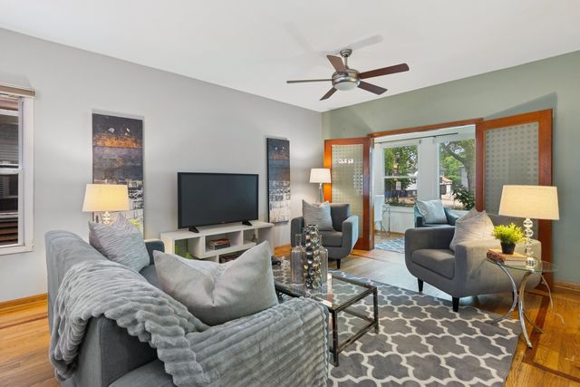 1006 Foster Street, Evanston, IL 60201
