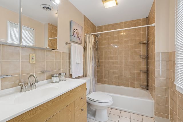 1006 Foster Street, Evanston, IL 60201