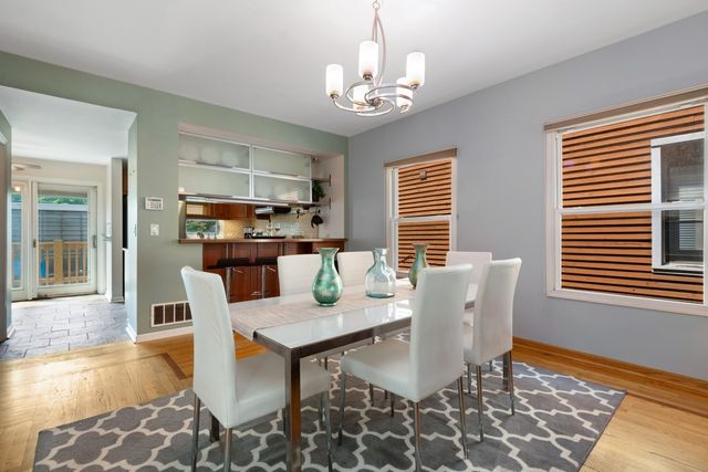 1006 Foster Street, Evanston, IL 60201