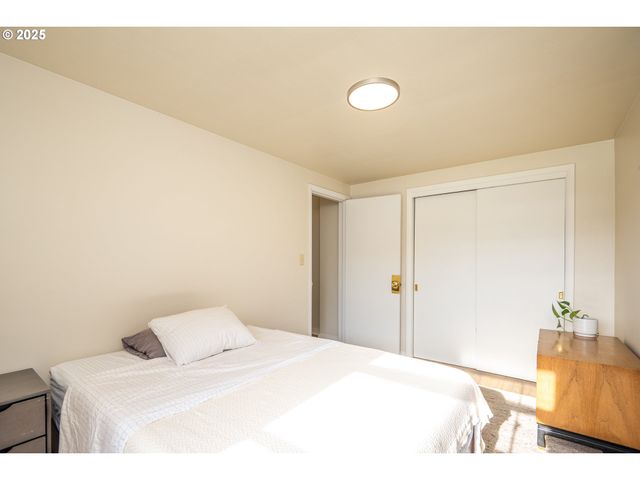 729 J St, Springfield, OR 97477