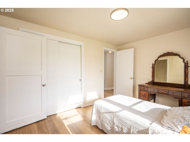 729 J St, Springfield, OR 97477