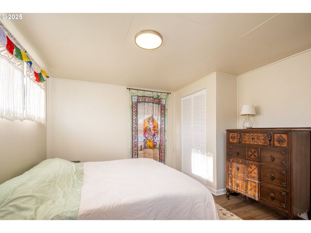 729 J St, Springfield, OR 97477